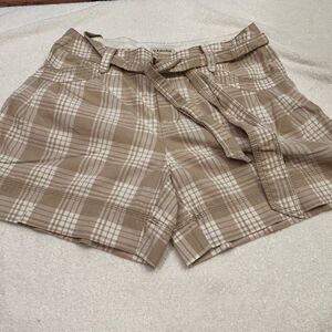 Tan Plaid Women Shorts ST John Bay size 10